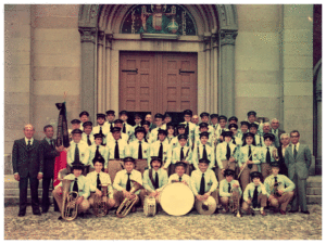 Foto Corpo Musicale S. Cecilia davanti alla chiesa di Triuggio